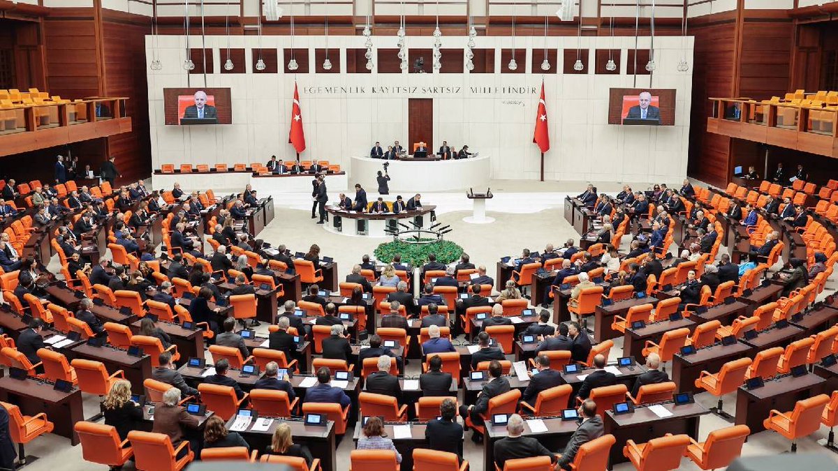 BirGun_Gazetesi's tweet photo. Muhalefet "fon krizi araştırılsın" dedi, AKP ve MHP oylarıyla reddedildi
https://t.co/2nHw9eV8MG https://t.co/e5LUVw0Scq