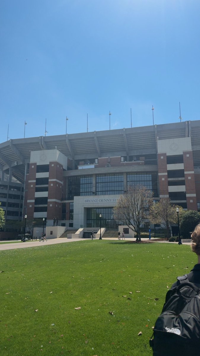 IneeBaggerson's tweet photo. My buddy @WilliamWheelsA and I are heading down to the mecca @UofAlabama to chat it up with the beautiful ladies of Alpha Phi and watch 2 legendary programs duke it out on the gridiron #DawgyStyle #TideBy90 #SnowIsFalling https://t.co/CutFoglryR