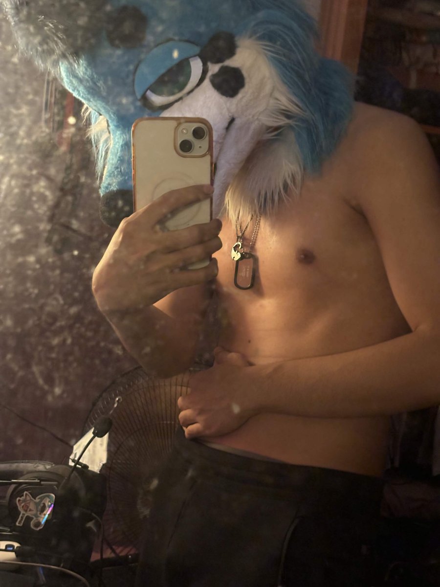 YundoDaFoz's tweet photo. Just want to say hai

#fursuitfriday #fursuit #furry #furryindonesia https://t.co/8cr9byHile