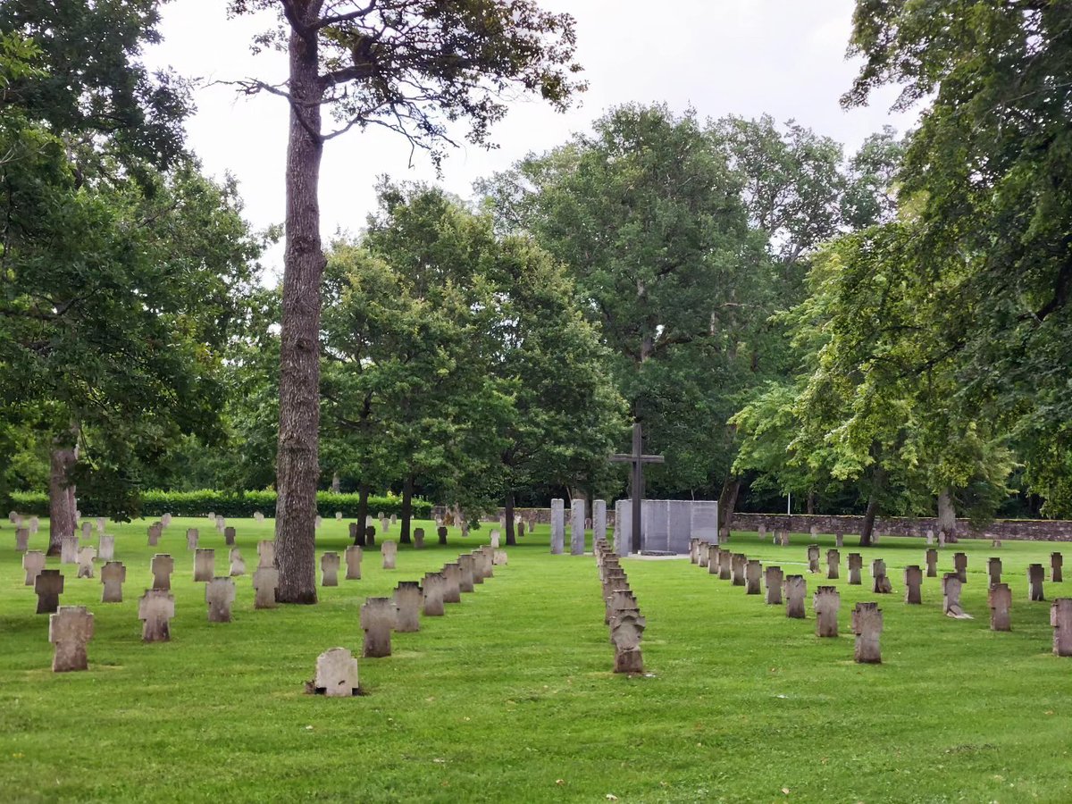 HustleHistory's tweet photo. A Germam war cemetery on Saaremaa, Estonia. Here lie German soldiers that fell during the 1941 conquest of the island, as well as the 1944 Soviet reconquest.
#HistoryHustle #WW2History #ww2History #Saaremaa https://t.co/cZMWDb9ox2