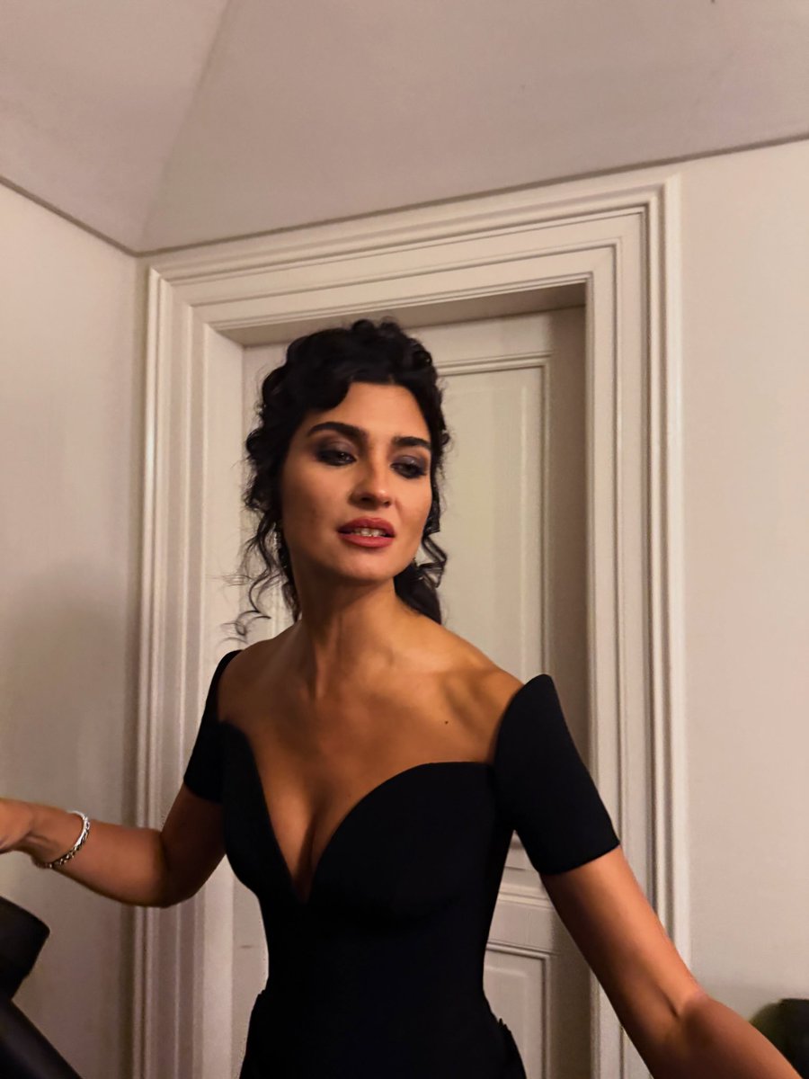 tubabustunkos's tweet photo. Gorgeous🖤✨

#TubaBüyüküstün https://t.co/AeDZFwGRy3