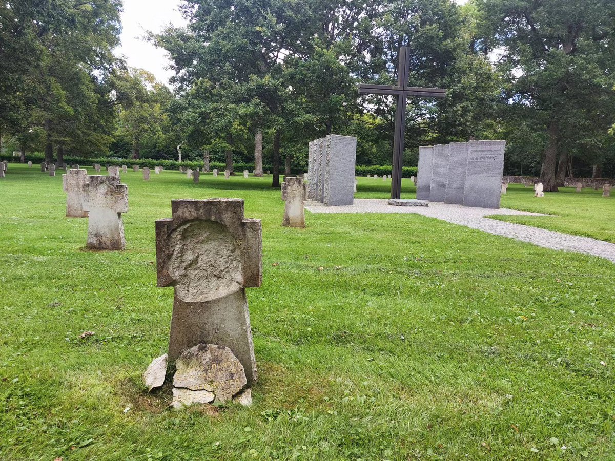 HustleHistory's tweet photo. A Germam war cemetery on Saaremaa, Estonia. Here lie German soldiers that fell during the 1941 conquest of the island, as well as the 1944 Soviet reconquest.
#HistoryHustle #WW2History #ww2History #Saaremaa https://t.co/cZMWDb9ox2