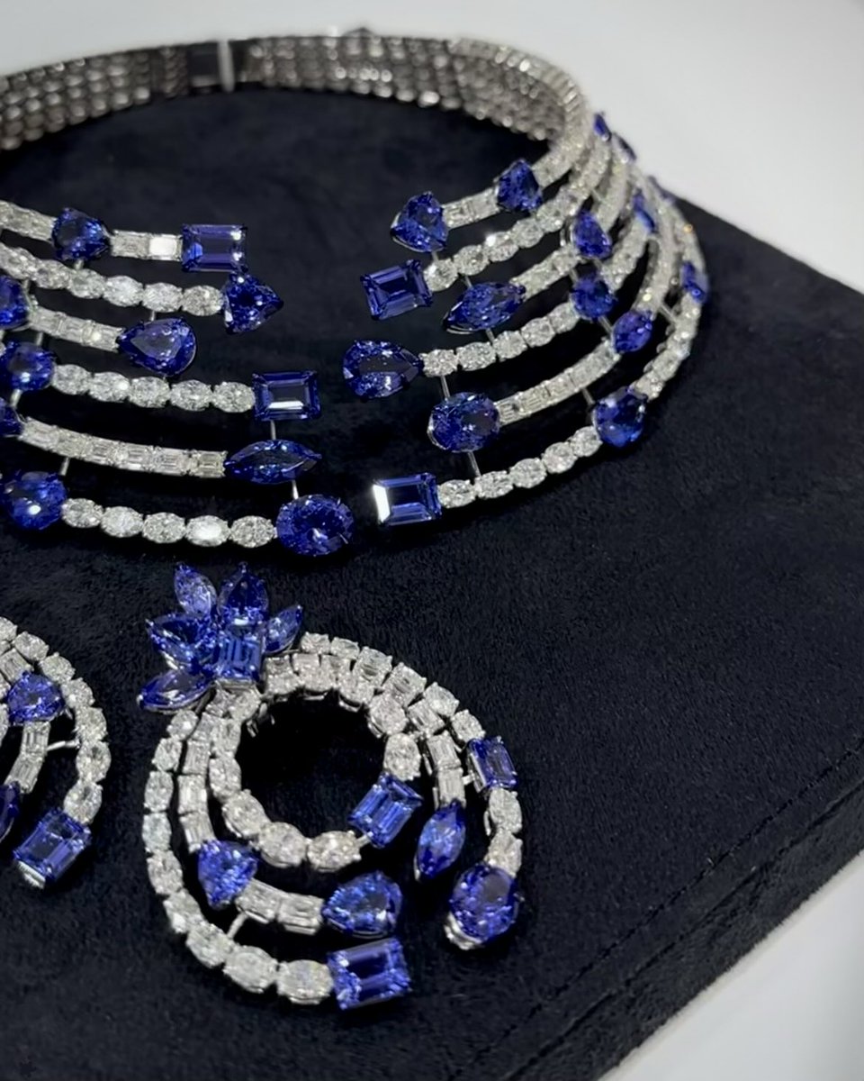 Jamallcouture's tweet photo. Hazoorilal Jewellery &amp; MARIA LUCIA HOHAN 🌊 https://t.co/iPqKkGnk9X