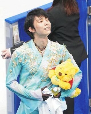 konce69's tweet photo. A word to warm His heart:

VOICE
Sounds seem to flow from his body while he skates; sounds fly from our hearts as we cheer him. A healing wave of love fills the air and flies throughout the world like a peace dove.
@YUZURUofficial_ 
#羽生結弦 https://t.co/WRS90U4osz