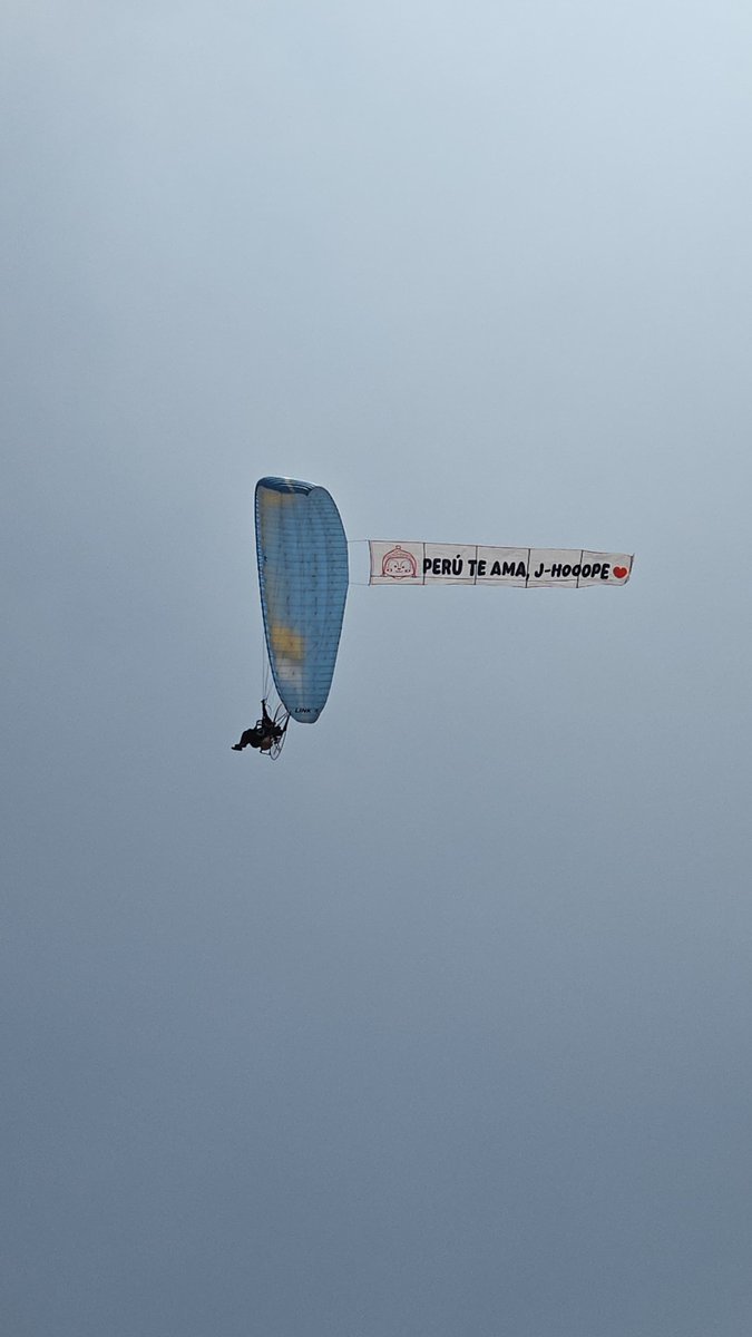 equalitysev7n's tweet photo. EL PARAPENTE PARA HOBI TAMBIÉN YA HA SIDO VISTO EN EL CIELO 💝

TAN BONITO https://t.co/ciSfY6ZJ1i
