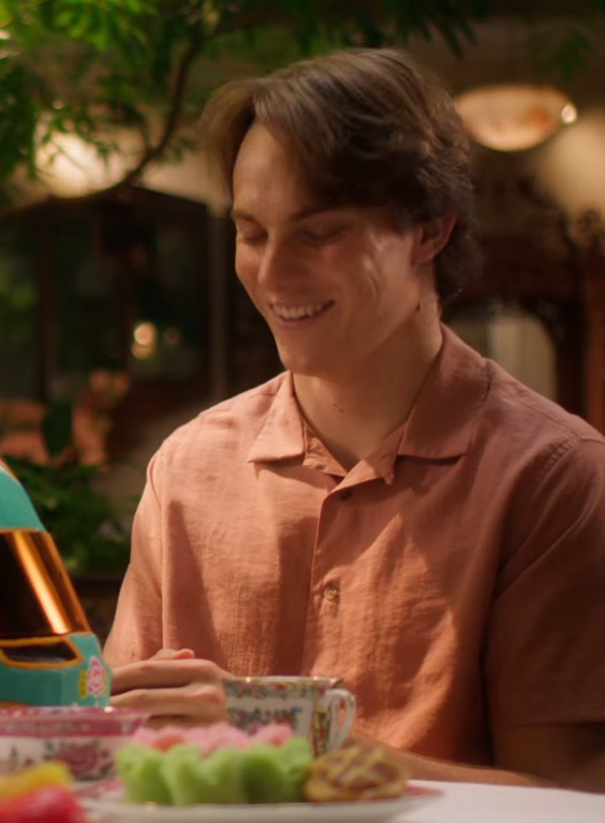 eumudeidenome's tweet photo. OSCAR IN PINK IN HIS SPECIAL HELMET AD!!!!! https://t.co/QZhGc3vPQG