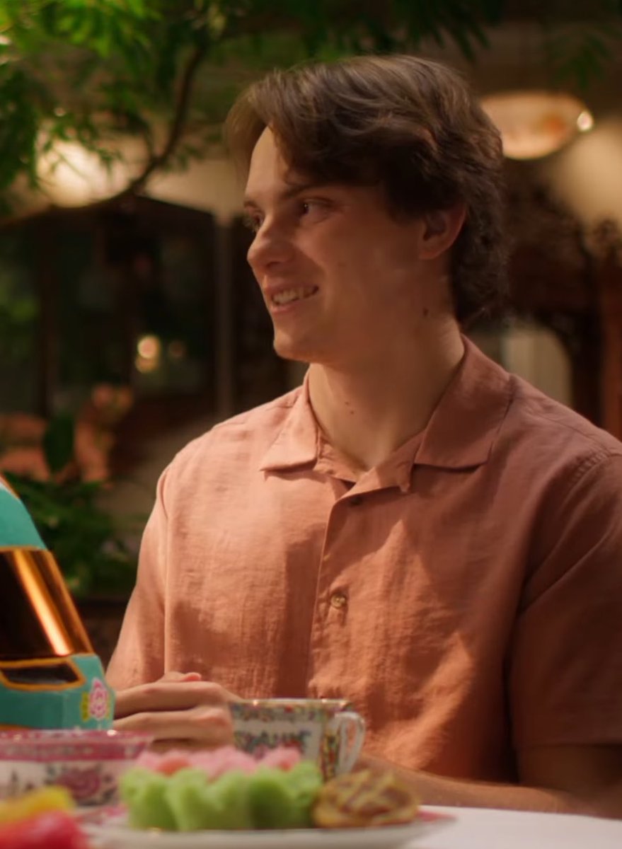 eumudeidenome's tweet photo. OSCAR IN PINK IN HIS SPECIAL HELMET AD!!!!! https://t.co/QZhGc3vPQG