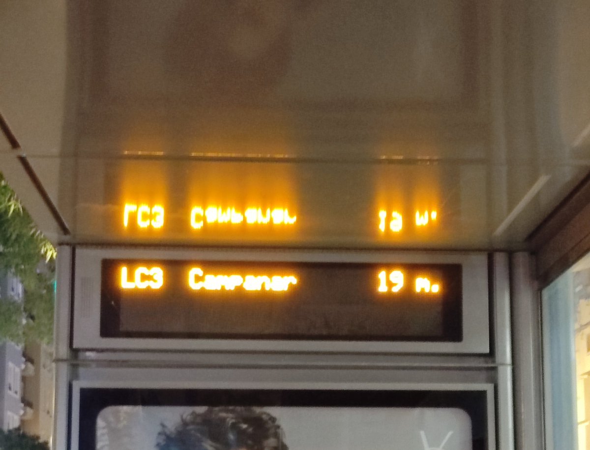 EMTBASURA's tweet photo. @mjosecatala  @emtvalencia 
Contéstenme con sinceridad, ustedes creen que un jueves víspera de festivo esto es normal? Una de las lineas más utilizadas tarda 20 minutos en llegar.
Me reitero en la pregunta, donde puedo enviar los tickets de taxi para que me los abonen? https://t.co/cyKmOkJ2BA