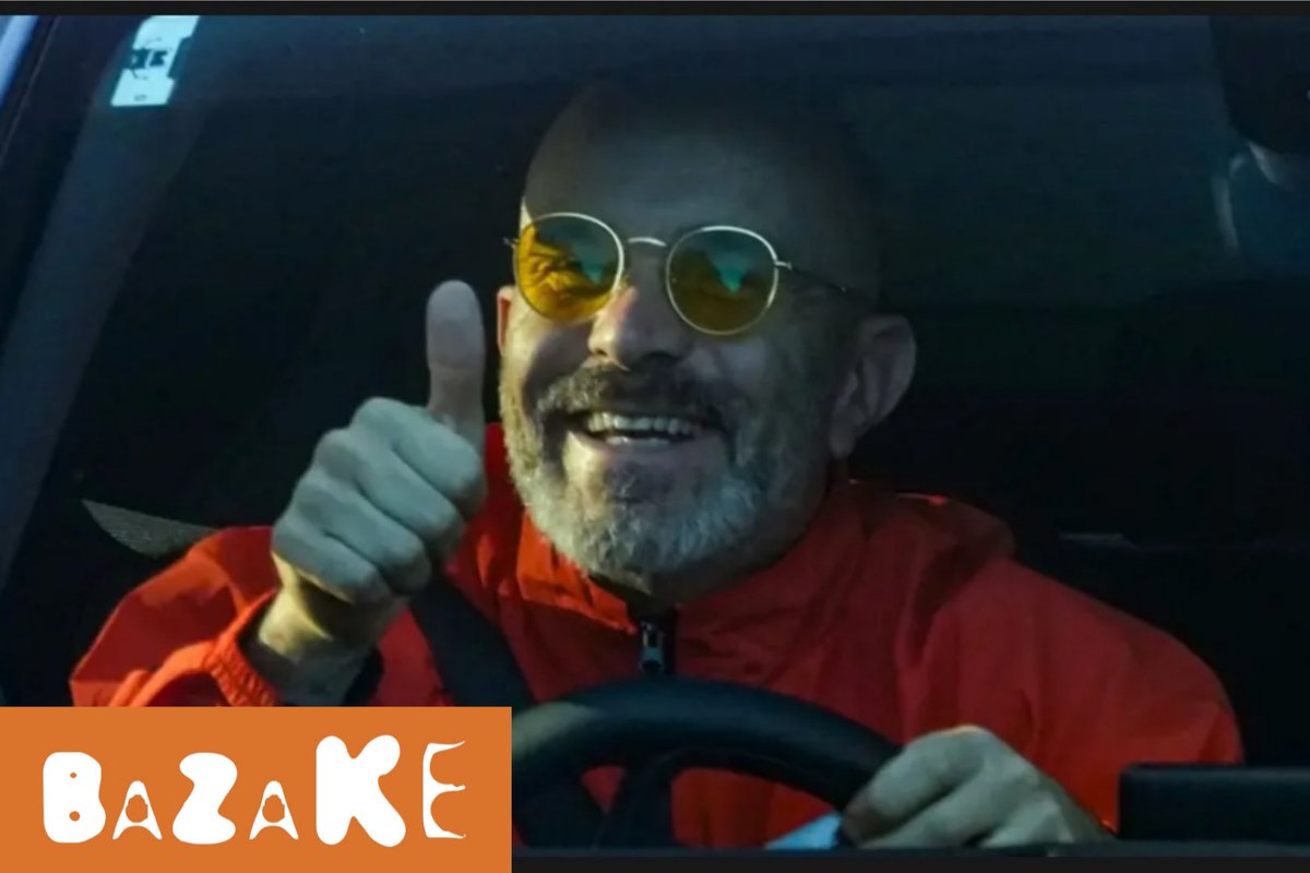 BazakeMedia's tweet photo. 🚨 | PREMIER LEAGUE: In what pundits are describing as "two fingers up to the Premier League", Man City head coach, Enzo Maresca turned up to training this morning dressed up as Sir Jimmy Savile. https://t.co/tsUHXejCQC