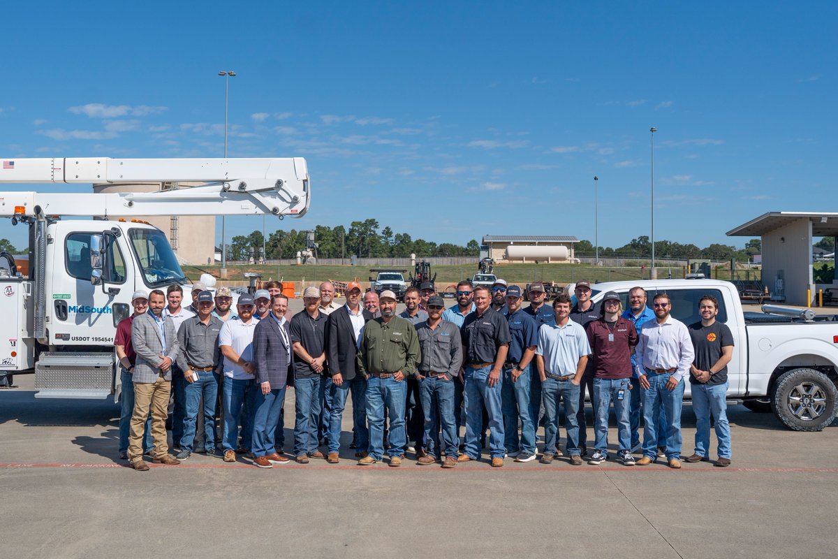 RepLuttrell's tweet photo. Power. Water. Internet.

The essentials for Texans, delivered by the hardworking team at MidSouth Electric Co-op.

Spent time with these folks in Montgomery talking about keeping it all running as our communities grow. https://t.co/V8BEs4HjUs