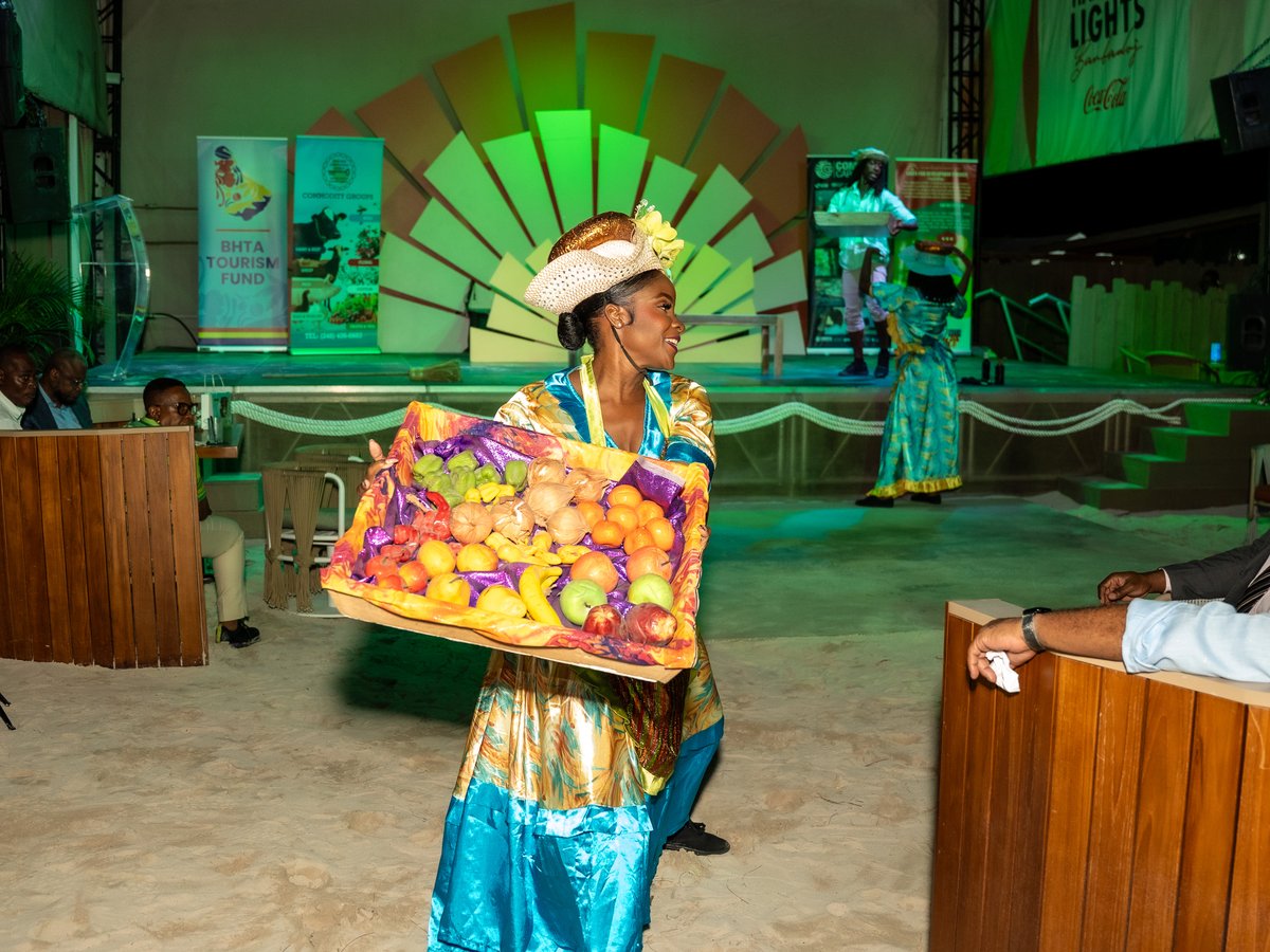 CanHCBarbados's tweet photo. High Commissioner H.E. Brenda Wills recently celebrated the launch of the #BajanHarvestHub, which Canada supports through Compete Caribbean🌱Connecting local farmers to tourism businesses means market opportunities, strong local supply chains &amp; better use of Barbadian produce🍅🥕 https://t.co/mBUSkWKpaw