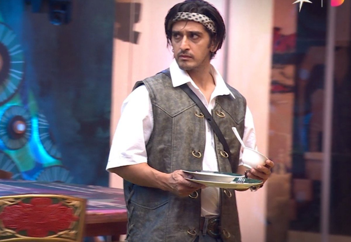 htmlyy's tweet photo. Aag lagi basti mai, Hamar qazi apni masti mai ❤️‍🔥😂
#QaziTouqeer #Qazi #BiggBoss20 https://t.co/1YphEMQ878