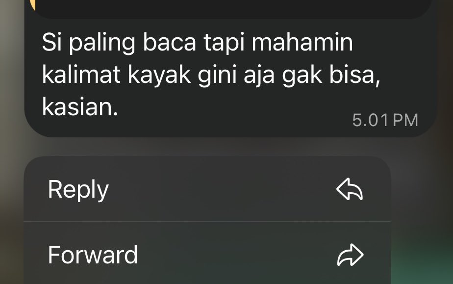 alviapoppy_'s tweet photo. Benci sekali kalau ada yang melakukan intellectual belittling dengan membawa kebiasaan membacaku. Seolah-olah karena aku suka membaca, aku harus tahu segalanya.

Aku membaca bukan untuk jadi yang paling tahu. Aku membaca karena aku sadar masih banyak hal yang belum aku tahu. https://t.co/o8KOuyuc5f