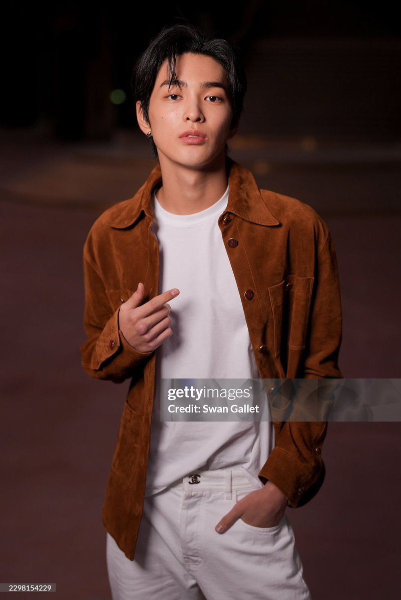 TheePopCore's tweet photo. Keonho was among the MOST MENTIONED celebrities at Paris Fashion Week, earning a 1.10% share of voice with his first ever Chanel show. https://t.co/xkoePrKHOg
