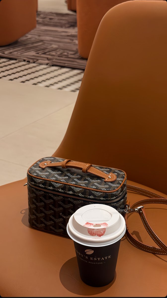 ilmvz's tweet photo. 🪄🪞📸🧡 https://t.co/XCFZvEvvxQ