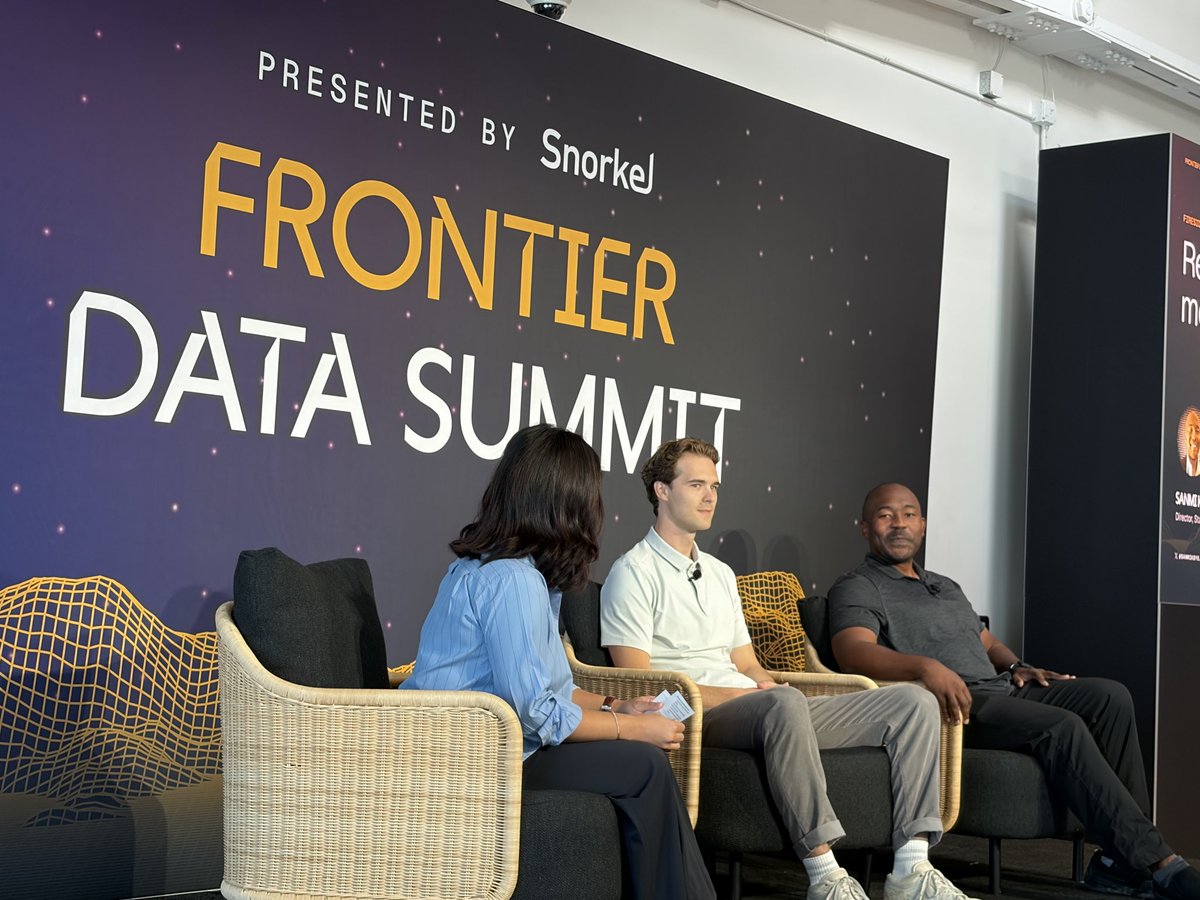 FutureYacoFC's tweet photo. Loving hearing @sanmikoyejo and @alexgshaw chatting about reimagining a science of AI measurement &amp; evaluation moderated by @SnorkelAI’s Francesca Vera! https://t.co/qsRSS9bTeg