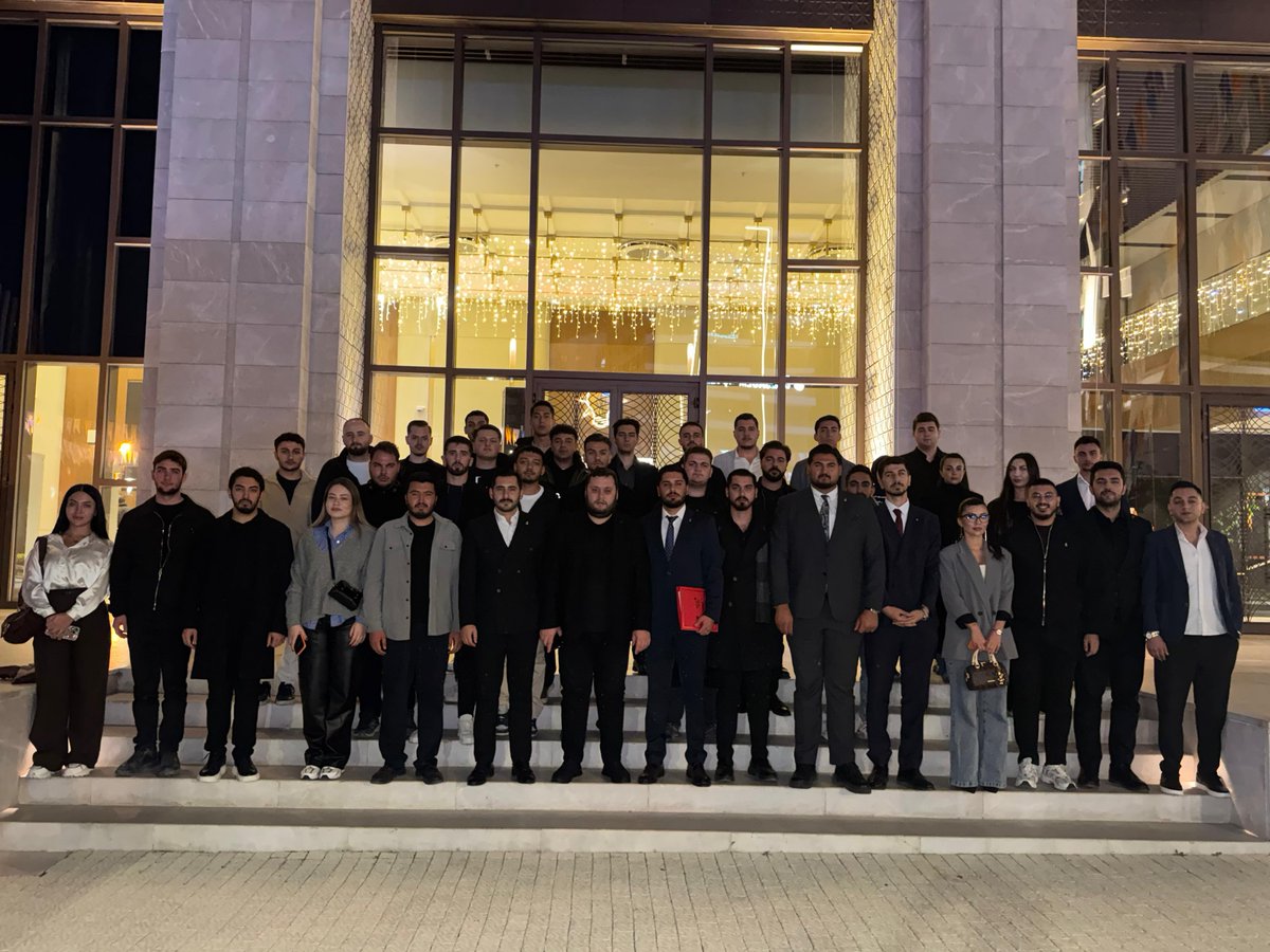fethi_duygulu06's tweet photo. İl Danışma Meclisimiz öncesinde teşkilatımızla birlikte bayraklama çalışmamızı gerçekleştiriyoruz. 🇹🇷

Bu kutlu davanın yükünü omuzlayan genç kardeşlerimizle, gecenin ilerleyen saatlerine kadar sahadayız.

Her çalışmamızda aynı heyecan, her adımımızda aynı kararlılık…

AK Gençlik Ankara olarak İl Danışma Meclisi Toplantımıza hazırız.

Durmadan, yorulmadan, ilk günkü aşkla çalışmaya devam. 🇹🇷