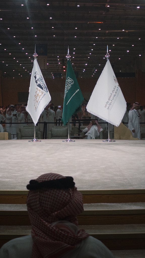 2xlu_'s tweet photo. معرض الصقور 🦅 https://t.co/NoQpMnFm6l