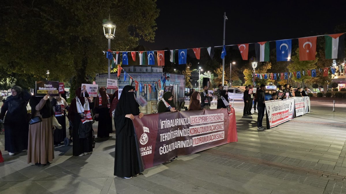FrkKny_02's tweet photo. ADALETİ BEKLİYORUZ! 

Konya Furkan Hareketi mensupları olarak haksız bir şekilde tutuklanan Alparslan Kuytul Hocaefendi Semra Kuytul Hocahanım ve çok sayıda Furkan Hareketi mensubu kardeşimiz için adalet bekleyişi gerçekleştirdik. 

AlparslanHocaya Özgürlük 
SemraHocaya Özgürlük 
FurkanHareketi Tertemizdir