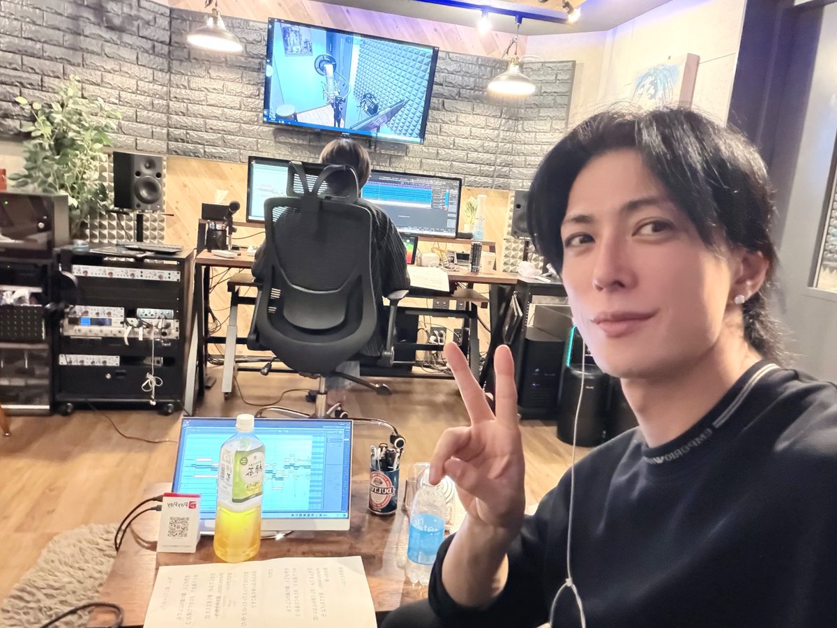 yukikimisawa's tweet photo. おはようございます✨
昨日はブルステ終わりレコーディング！

新曲タイトル
✨『プリンス・ロマンス』✨

あなたに幸せ届きます様に🤴✨

一緒にがんばろうね

@kimisawayuki_oi https://t.co/5HuKVF1wt0