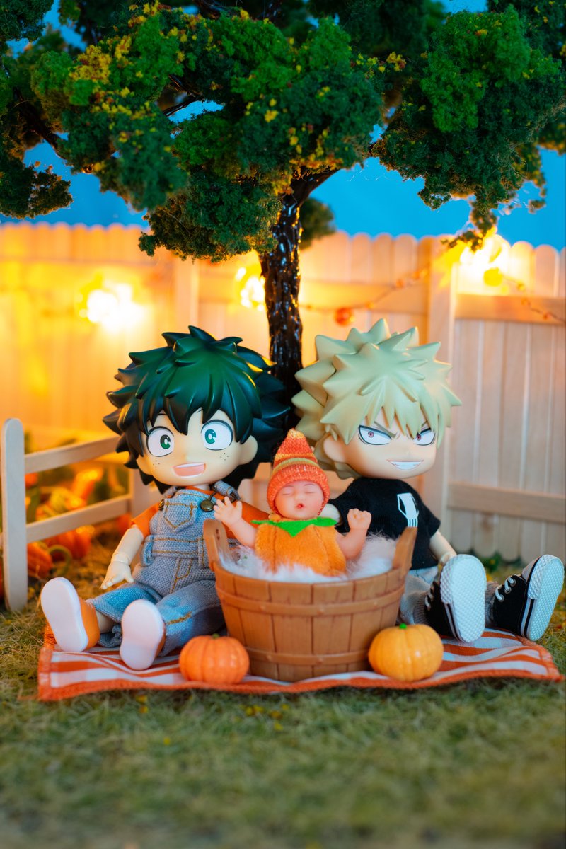 EEE5712's tweet photo. Bkdk family 🥰 this one is my favorite of all the fall ones I’ve done

#bkdk https://t.co/OJhO22zN8m
