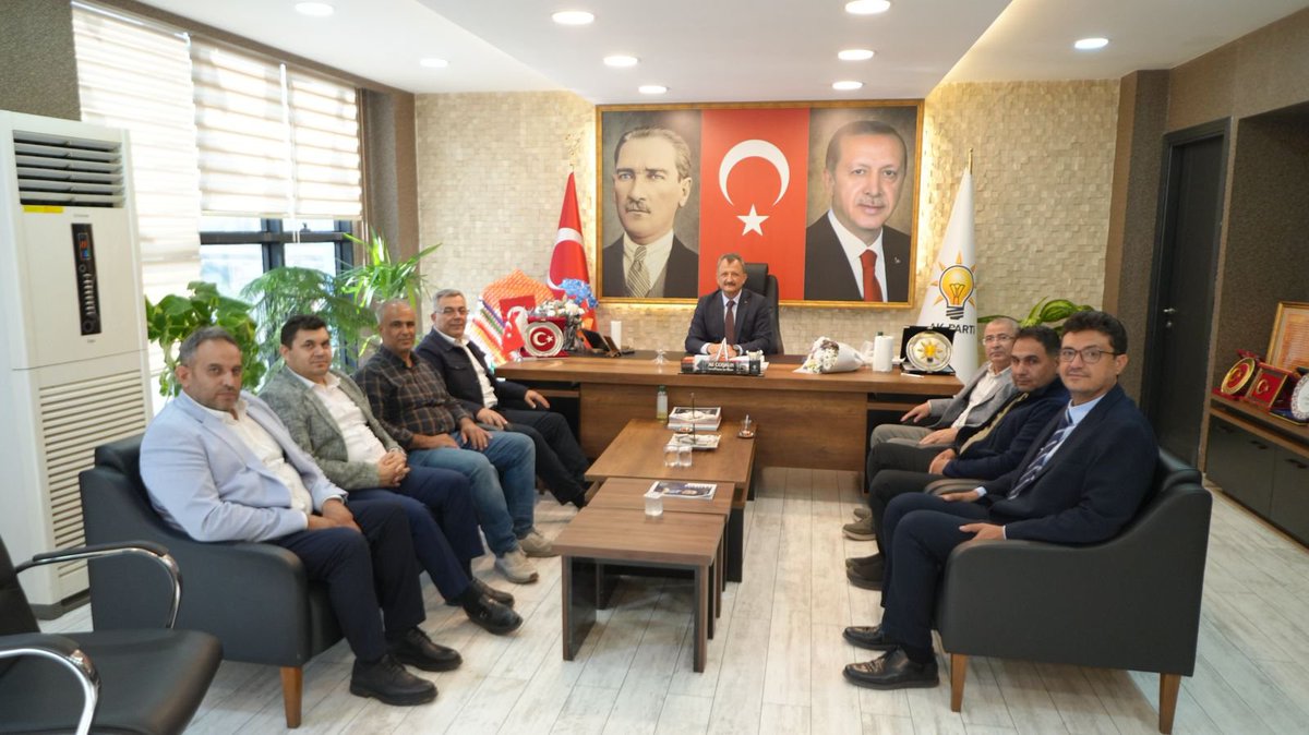 coskunali_01's tweet photo. Aladağ İlçe Başkanımız Sayın Saffet Özen ve Yönetim Kurulu üyelerimizi ilçe başkanlığımızda ağırladık.

Aladağ’dan Seyhan’a uzanan gönül bağımız, birlik ve beraberliğimizle daha da güçleniyor. Kıymetli Başkanımıza ve yol arkadaşlarımıza nazik ziyaretleri için teşekkür ediyorum.

#GüçlüTeşkilatGüçlüSeyhan