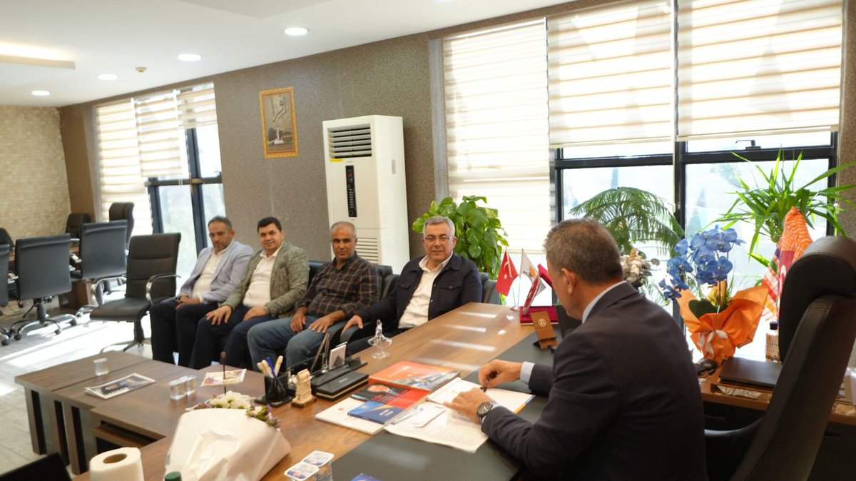 coskunali_01's tweet photo. Aladağ İlçe Başkanımız Sayın Saffet Özen ve Yönetim Kurulu üyelerimizi ilçe başkanlığımızda ağırladık.

Aladağ’dan Seyhan’a uzanan gönül bağımız, birlik ve beraberliğimizle daha da güçleniyor. Kıymetli Başkanımıza ve yol arkadaşlarımıza nazik ziyaretleri için teşekkür ediyorum.

#GüçlüTeşkilatGüçlüSeyhan