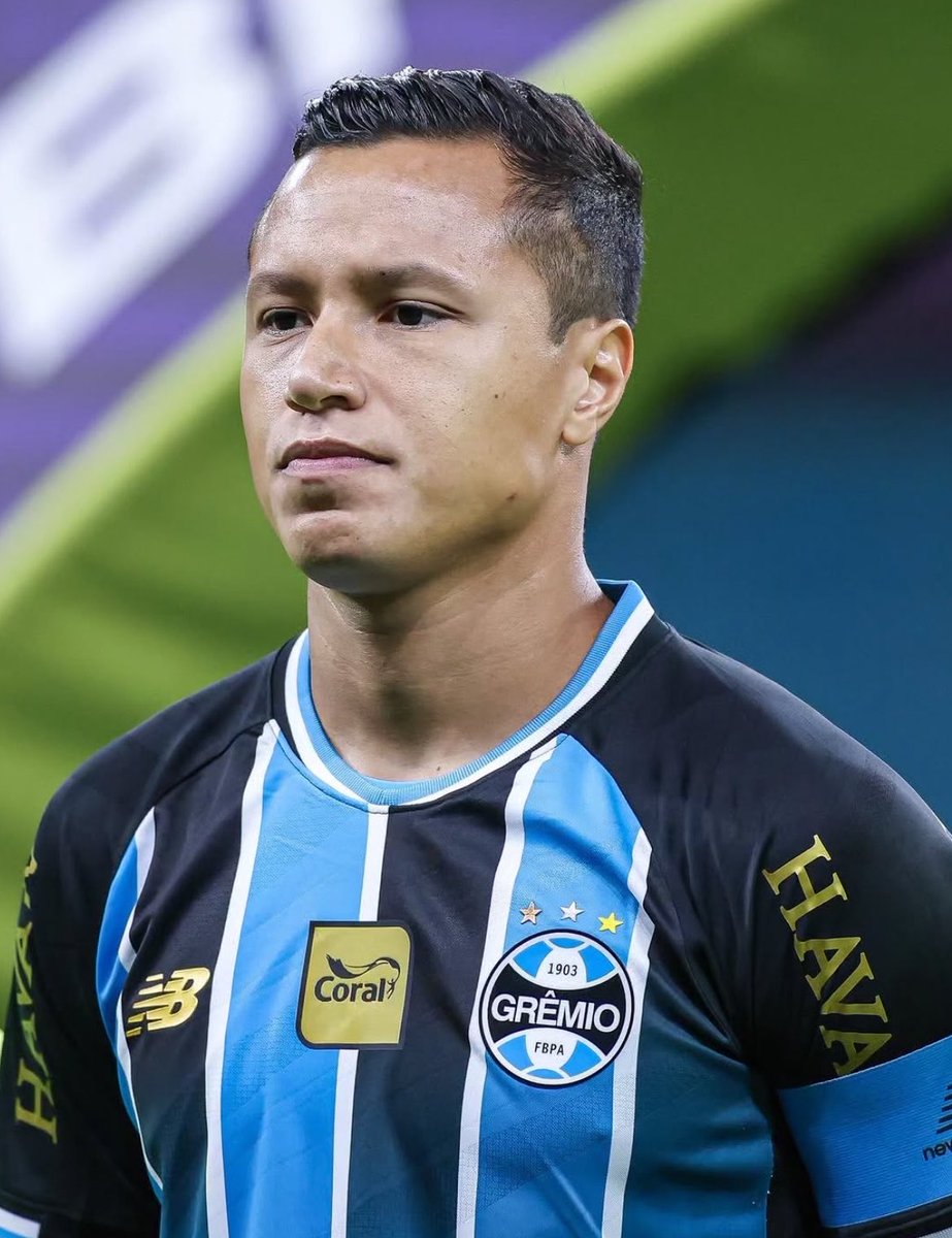 tntsportsgremio's tweet photo. Grêmio com Marlon no Brasileirão:

10 jogos
5 vitórias
2 empates
3 derrotas

56,7% de aproveitamento. (6º colocado)

Grêmio sem Marlon no Brasileirão:

19 jogos
2 vitórias
7 empates
10 derrotas

22,8% de aproveitamento  (19º colocado) https://t.co/RnqpXncoHr