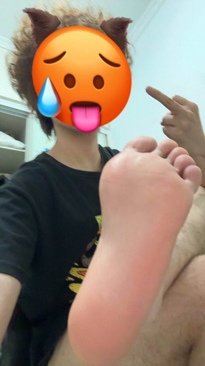 JamesBurto1915's tweet photo. #ATM #上贡 #黑心 #提款 #直男Ｓ #体育生 #高中生 想在高中体育爹脚底犯贱吐钱的来🤑 https://t.co/T3vyju3kcG
