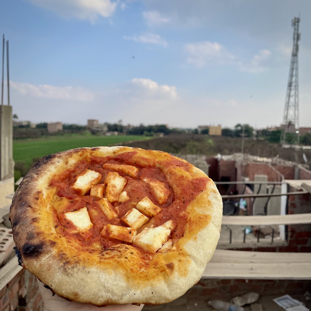 Body22_10's tweet photo. C'è la pizza, e poi c'è la Vera Pizza Napoletana.
Sottile al centro, con il cornicione alto. https://t.co/kk7O1sAJWr