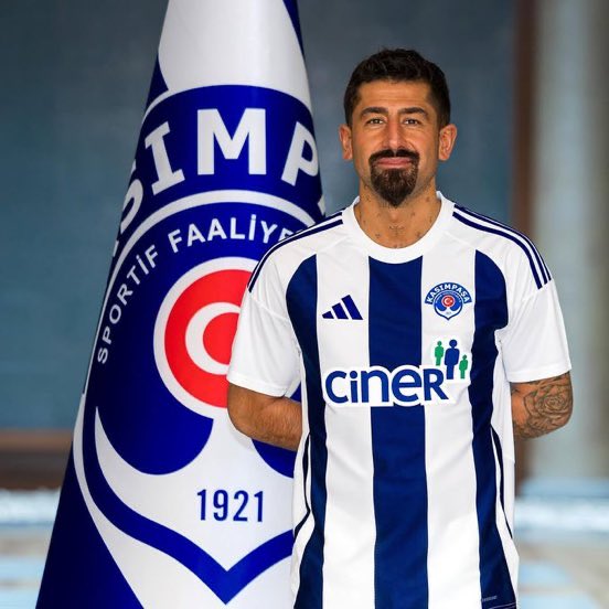 egedecevirme's tweet photo. 🚨 İTİRAF! 

🗣️ Kerem Demirbay: "Galatasaray’ın 4 sene nasıl şampiyon olduğu hakkında düşündüklerimi söylersem her yer patlar." https://t.co/tgia6x17ya