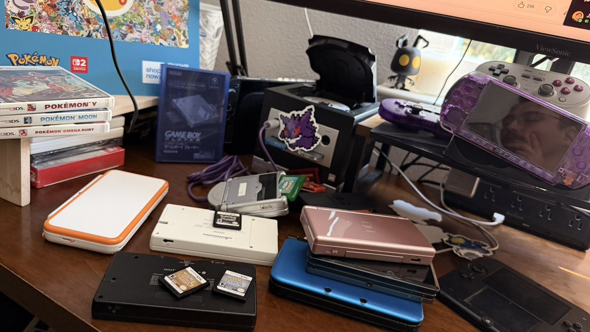 VGCJeremy's tweet photo. Challenge: find the most valuable thing in this image ✨ https://t.co/BHh7r9Vmj3