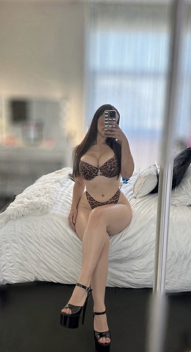 PrincessRubyO's tweet photo. My BBC Bull wants me in leopard print lingerie tonight….♠️

The second pic is a little preview of how it looked the last time he asked for leopard print 🔥

Who wants to see the livestream of his reaction? 👀
https://t.co/fVkEFLZZSu https://t.co/EkFNIIwHid