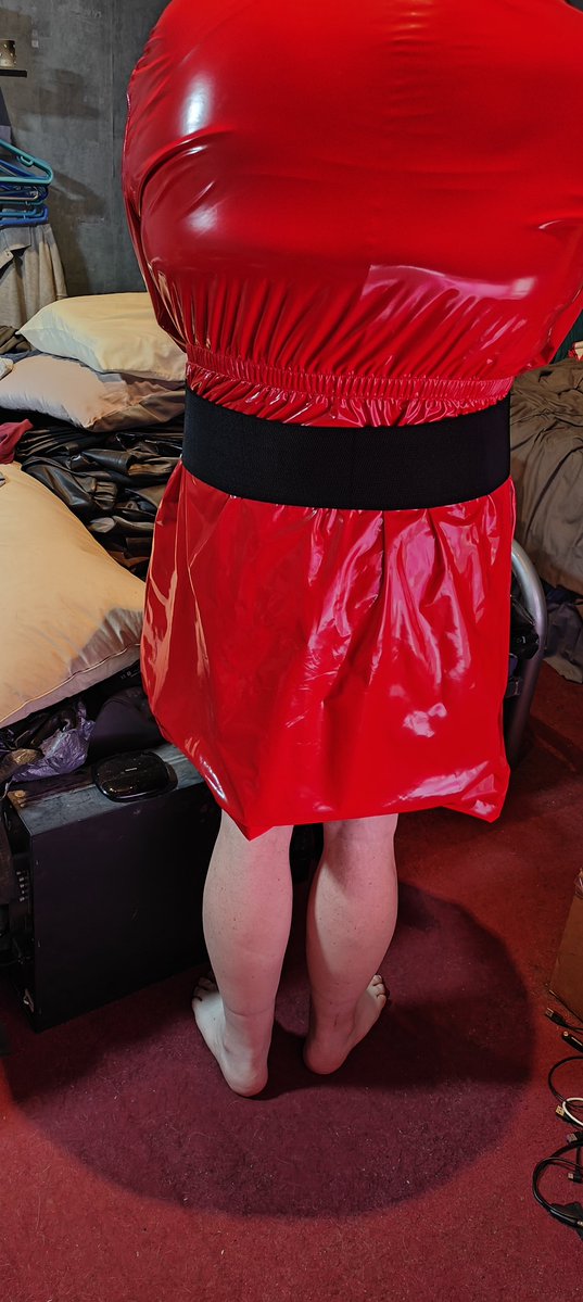 pipbootboy's tweet photo. More new clothes arrived today! Lovely red coat and a new corset. https://t.co/gB093dU4Wd