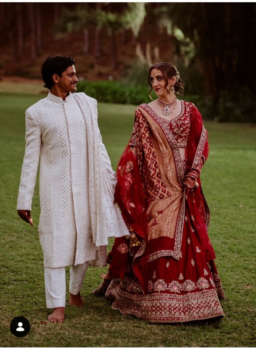 Ritankar176271's tweet photo. Turkish Muslim girl settled  in UK Beliz Cakmak 🇹🇷 ☪️ married an Indian Hindu guy Salil Solanki 🕉️🇮🇳 https://t.co/2LG0Xxw9z9