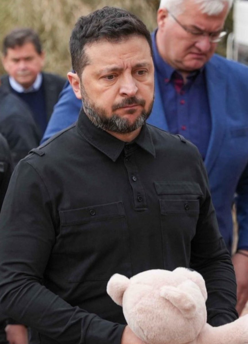 BowesChay's tweet photo. "Sincerity" comes easy when you're a psychopathic fraud actor, paid to pretend. 

His army and Nazi militias killed over 300 children in Donbass between 2014 and 2026. 

Still paid to pretend, different audience. Same game. https://t.co/O49imB76xn