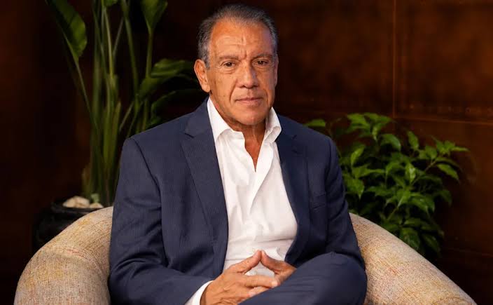 Ojo_Kritico's tweet photo. Se terminó el juego pedorro del "outsider peronista de derecha" y Hadad blanqueó que Massa es el mejor candidato para enfrentar a Milei en 2027. Después de meses de idas y vueltas saltó la ficha. Los números de las encuestas le dieron mal al dueño de Infobae (no llegó a 1 punto) https://t.co/hijkfYgjzZ