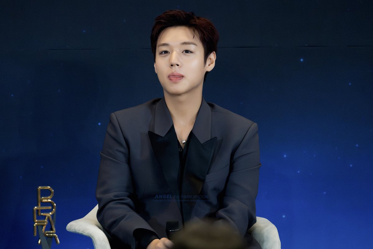 1004isHere's tweet photo. 261007 부일영화상 

God of Faces 

-
#박지훈 https://t.co/D3d6R7tDIn