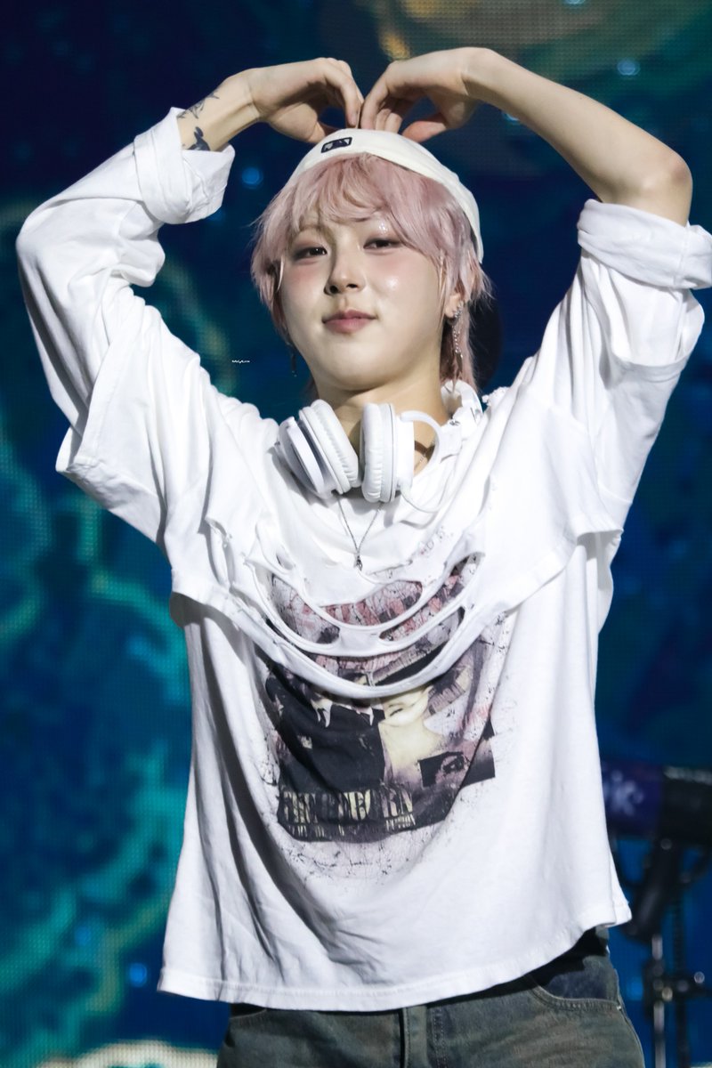 fluffyCyA_0124's tweet photo. 냠냠🍑
#기욱 #원위
#GIUK #ONEWE https://t.co/hNkbcR2PQ0