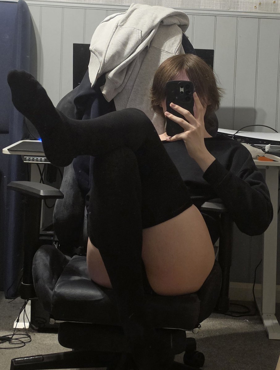 Laydynna's tweet photo. Do you like boys with thighs🛐 https://t.co/aSZpdeVgqJ