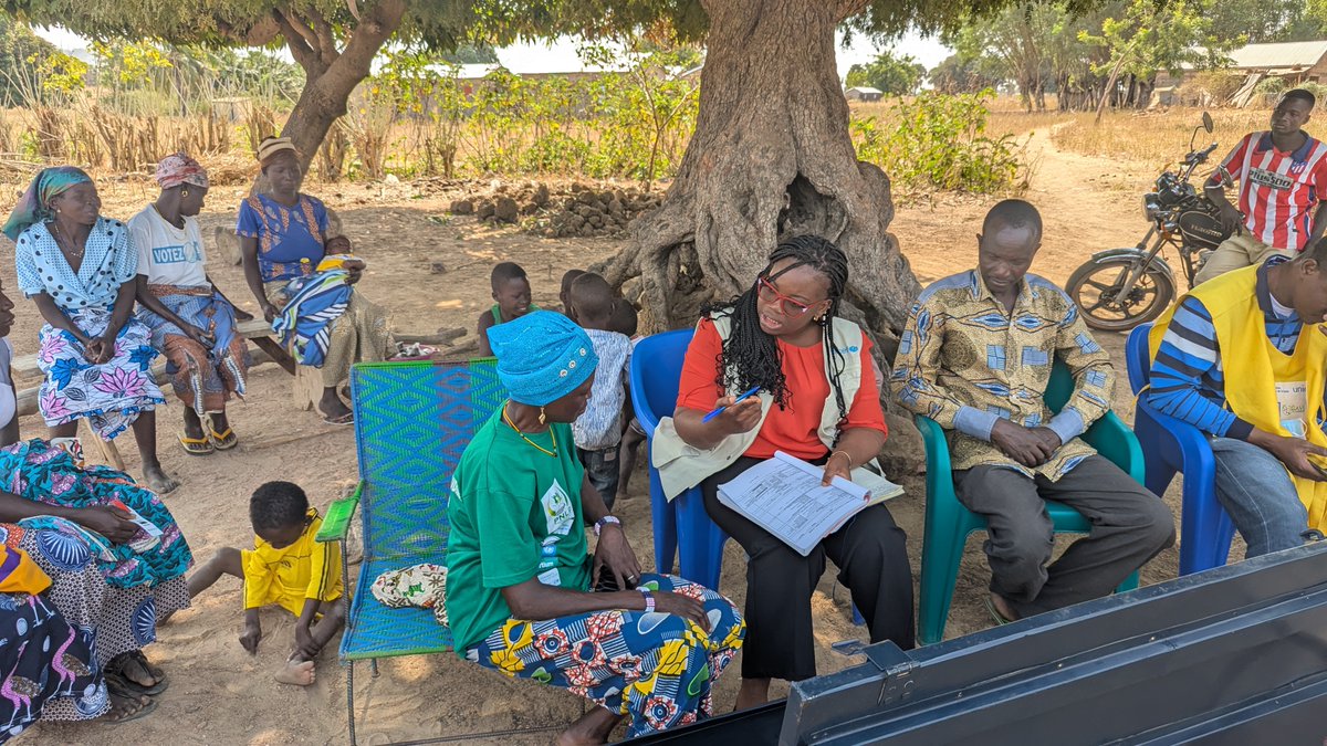 UNV_ROWCA's tweet photo. Thousands of children better protected through prevention. 💙

In Togo, UN Volunteer Dédé Mélissa DOGBE with @Unicef_Togo helped supervise 1,300+ community health workers.

➡️ 200,000+ children protected against malaria
➡️ 31,000+ vaccinated against measles &amp; rubella 🇹🇬 https://t.co/BOpL1ar7XA