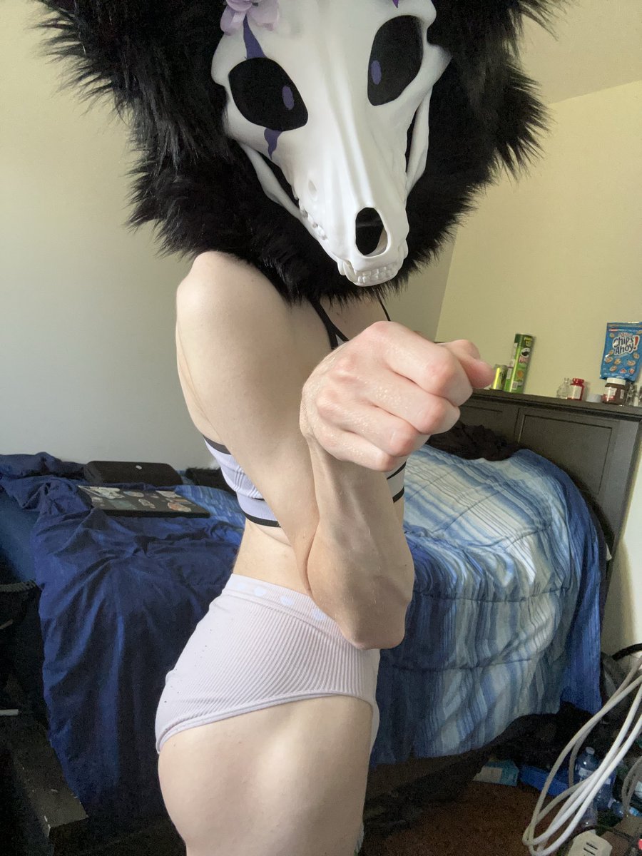 SkullDogFemBoi's tweet photo. It’s a beautiful day today 

#furries #femboys #butt #cutie #skulldog #sexy https://t.co/3E8fbpmNhK