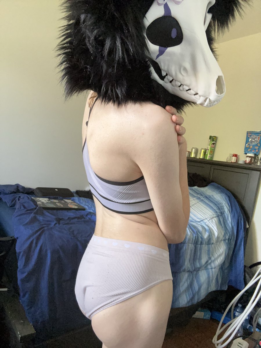 SkullDogFemBoi's tweet photo. It’s a beautiful day today 

#furries #femboys #butt #cutie #skulldog #sexy https://t.co/3E8fbpmNhK