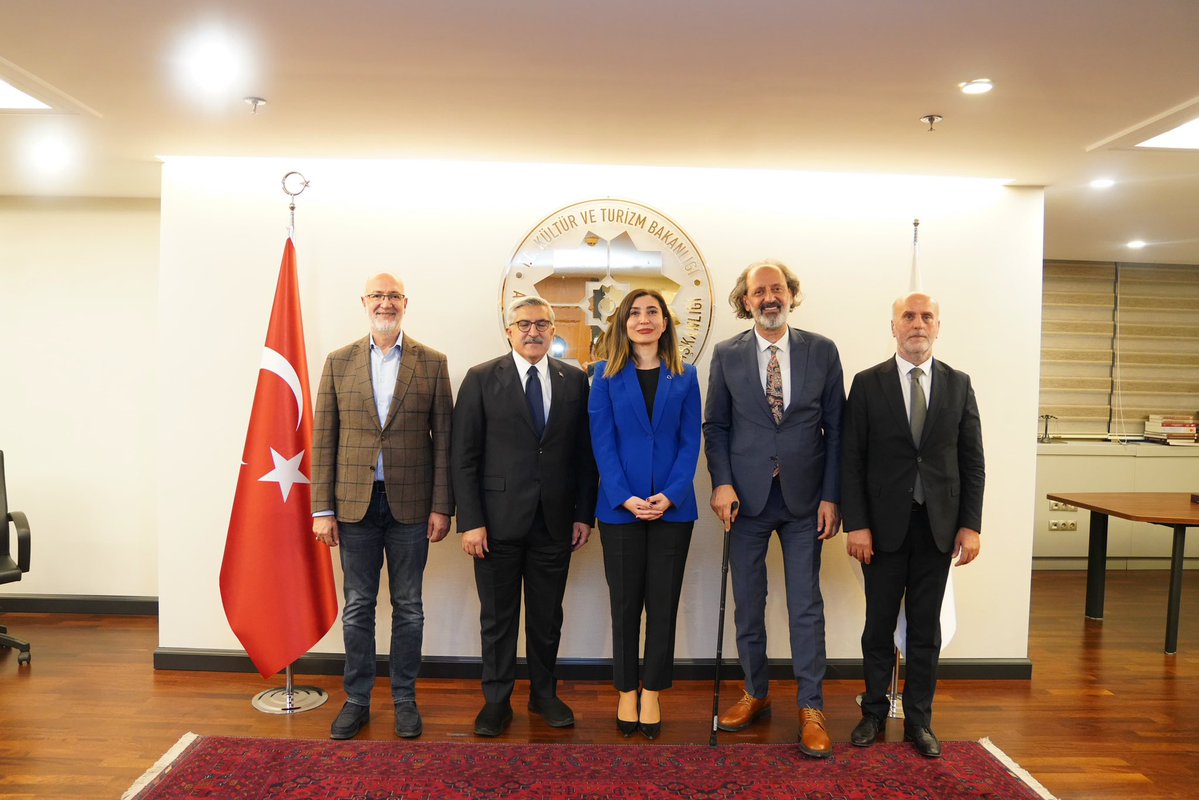 HuseyinYayman's tweet photo. 📍 Ankara

Kültür ve Sanat Politikaları Başkan Yardımcılarımızla birlikte Alevi-Bektaşi Kültür ve Cemevi Başkanı Sayın Esma Ersin Hanımefendi’yi ziyaret ettik.

Türkiye’nin birlik ve beraberliğini, kardeşliğimizi ve ortak değerlerimizi güçlendiren çalışmalar üzerine verimli bir sohbet gerçekleştirdik.

Nazik ev sahipliği ve kıymetli sohbetleri için kendilerine teşekkür ediyoruz.