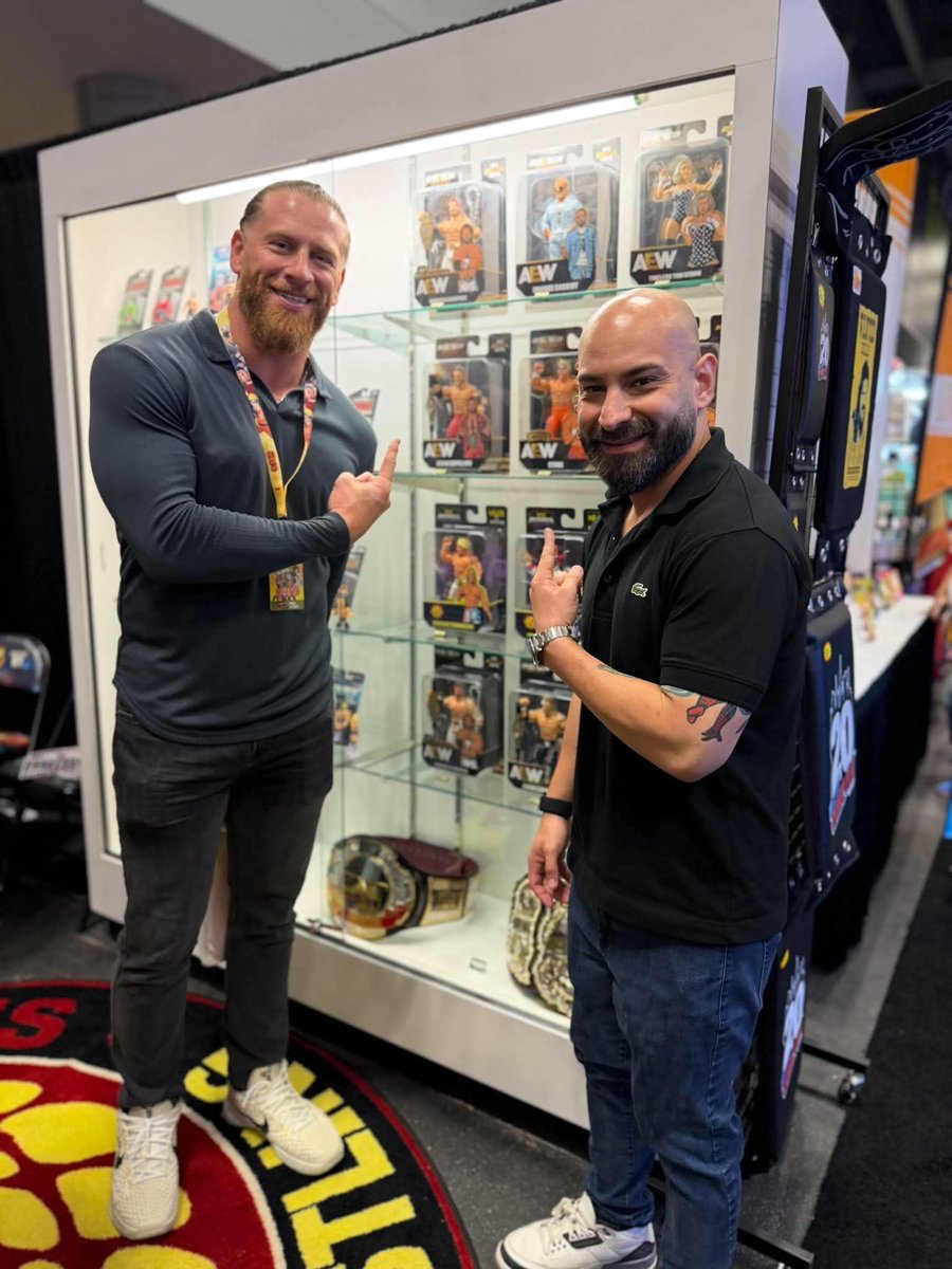 CollectMajor's tweet photo. Are you attending #NYCC and need BRGs? Stop by the @PWTees booth!

#CollectMajor
#ScratchThatFigureItch https://t.co/ZH5Ms6H4PD