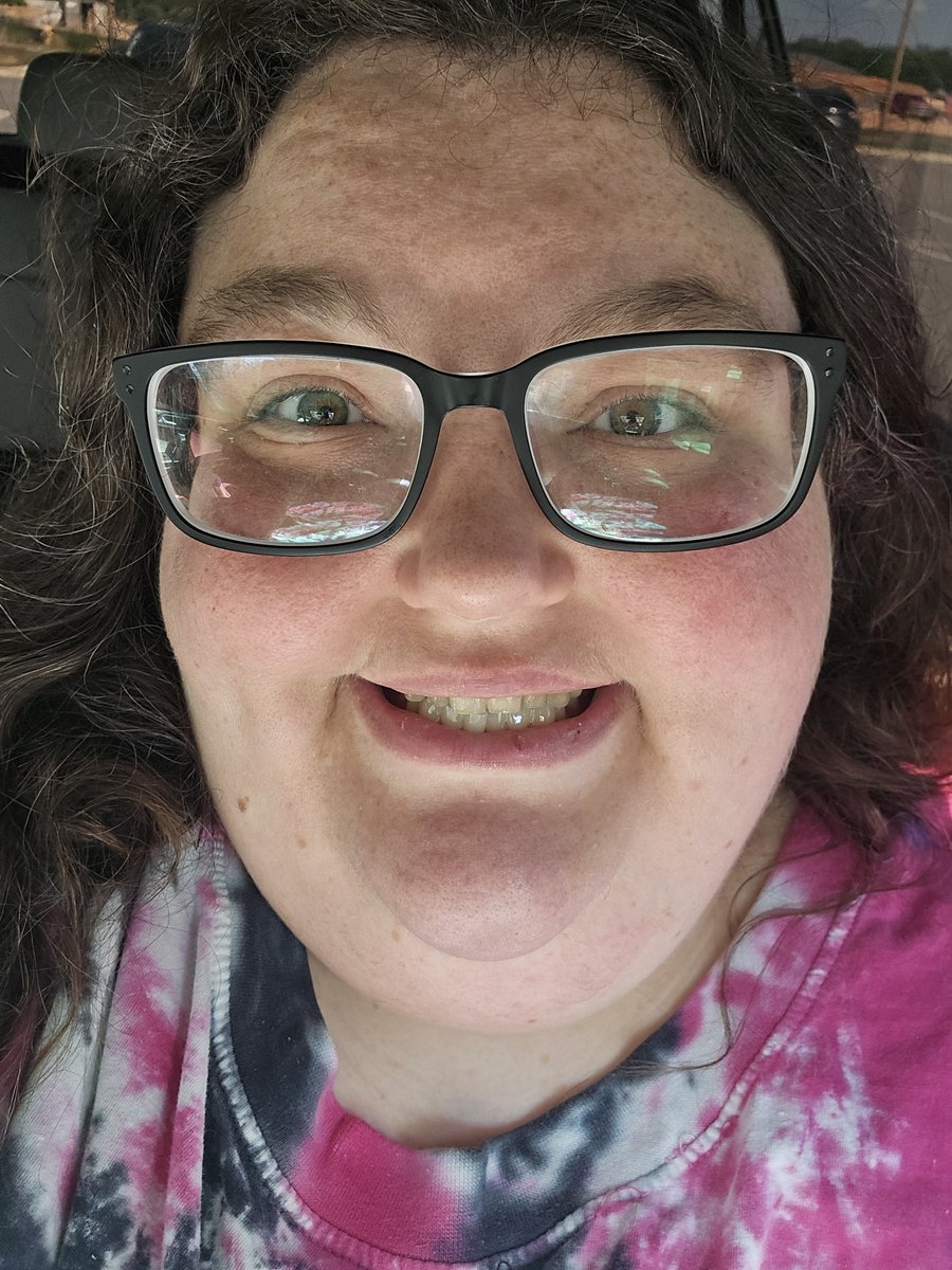 Holly_Wrote's tweet photo. This is the face of a woman who is 3 years sober today! https://t.co/gtHo3r6E7C