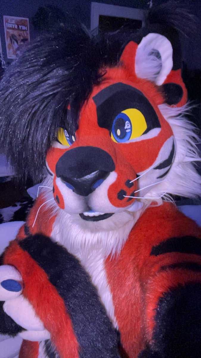 gnaws's tweet photo. Find me at AQF this weekend!! I will be winning ALL the toys in the claw machine and I will NOT be going to the waterpark (submechanophobia nightmare...) 💔

🪡 - @PNWorks https://t.co/FkRKQDI45R