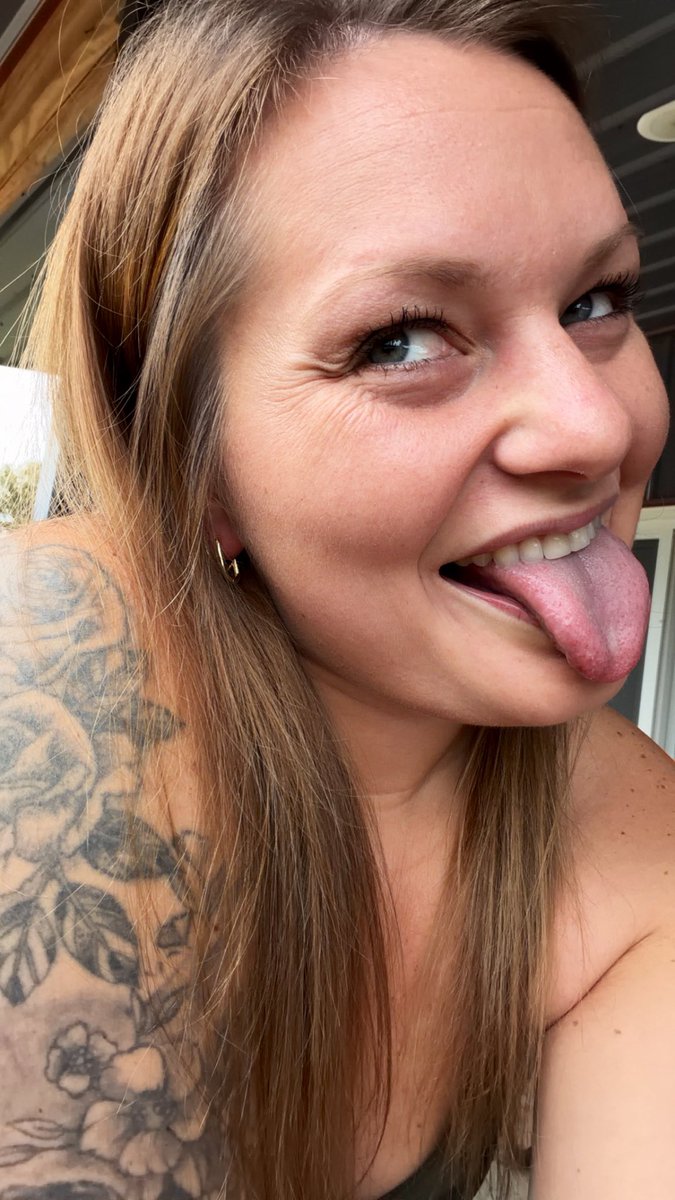 whitney_sell's tweet photo. Clean girl aesthetic was never in the cards for me. I was born to be tattooed, spicy and slightly feral. 🤷🏼‍♀️🖕🏼 https://t.co/UbfHRoMT0I