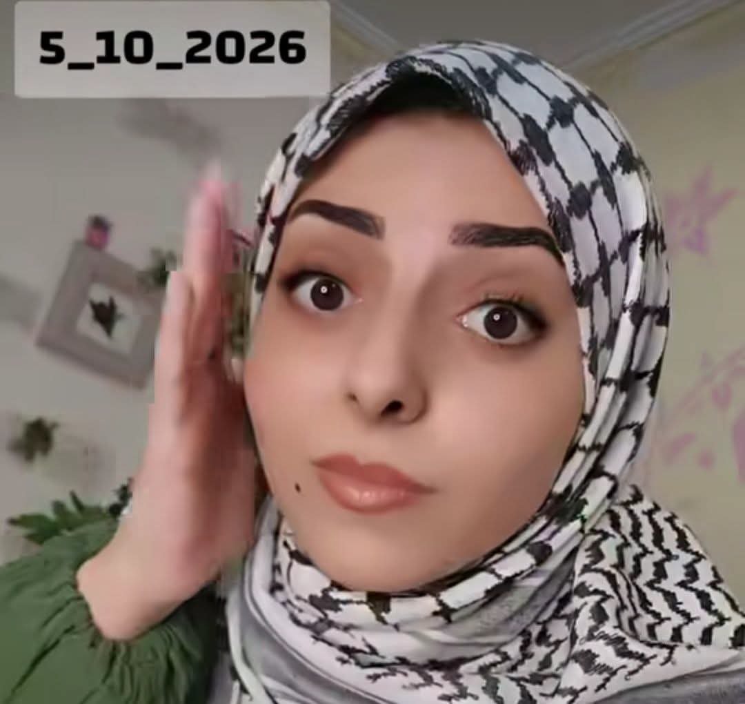 Basira_SR's tweet photo. من سخرية الاقدار  ان تظهر هذه اللزقة وتتكلم بالشأن اليمني وتناقش امور السياسة والحرب 

جربت تسوي محتوى طبخ .. ولا ضبط معها 
قلبت محتواها خلطات تجميل .. وبرضوا المشاهدات قليل 
اتحولت الى منجمة وتقرأ الابراج .. وكمان مافيش مشاهدات ولا ارباح 
نشرت صورها وهي موصله المغذية ليدها وعلى سرير المرض وبرضوا مالاقت تفاعل  

جربت حظها يمين شمال .. وبرضوا ولا 
وفي يوم من الايام  سوت فيديو على اليمن وغزززة والبهرجة اللي حصلت  في البحر الاحمر  ... وبالصدفة ضرب معها الفيديو وجاب  مشاهدات 
وبعدها ياجنة الجن ايش بيسكتها 
كل يوم تعمل اربعتعشر فيديو على اليمن وعلى الحرب في اليمن  
ومع الجماااعة وضد السعودية .. وهات ياتحليلات 

العمى تعميش يا لزقة 
اربطوها يا اخواننا في مصر حفظكم الله 
واحنا نفرق لها بدل الارباح اللي تحصلها من محتواها الخرااا💩!!