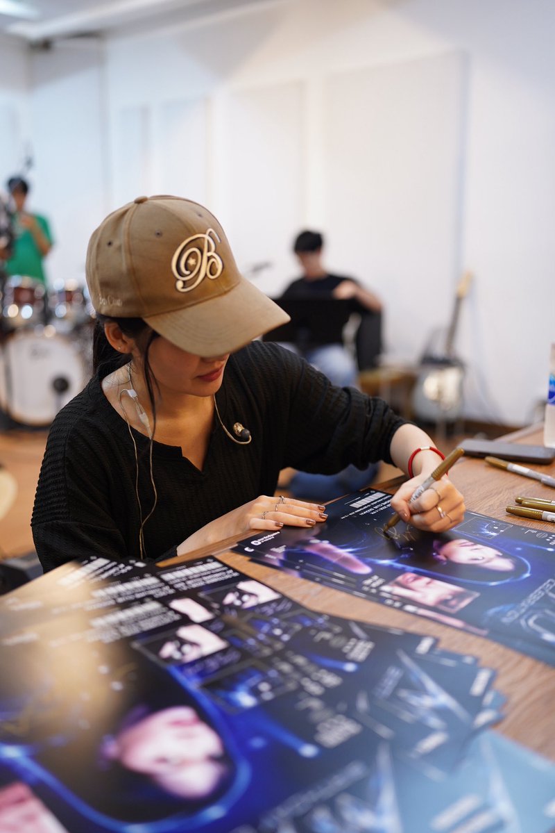 calledmemyyuk's tweet photo. วันนี้ซ้อมเสร็จแล้วค้าบ ขอกำลังใจจาก Charmers หน่อยได้ไหมคั้บ 🥹✨ ตื่นเต้นจังอยากให้ทุกคนได้ดูแล้ว 🥺💙🪩✨ #Charmers #MyyuKhawisara #MYYUsBDCelebration https://t.co/D3m4wsyoJ6
